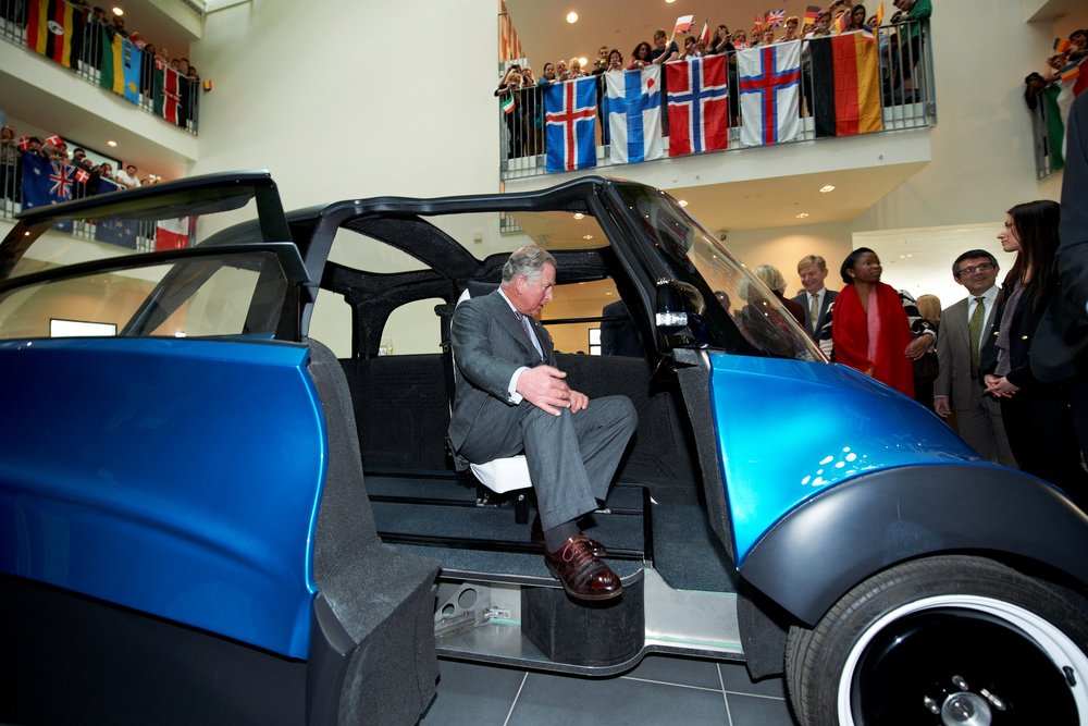Visita real a un vehículo eléctrico dotado de un exclusivo chasis de inrekor
